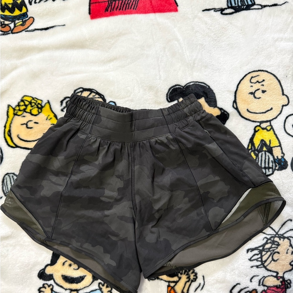 Lululemon Camo Shorts - Black/Gray/Green